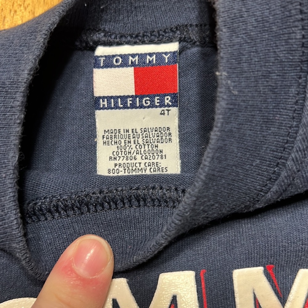Tommy Hilfiger T-shirt. Size 4T - Picture 2 of 3